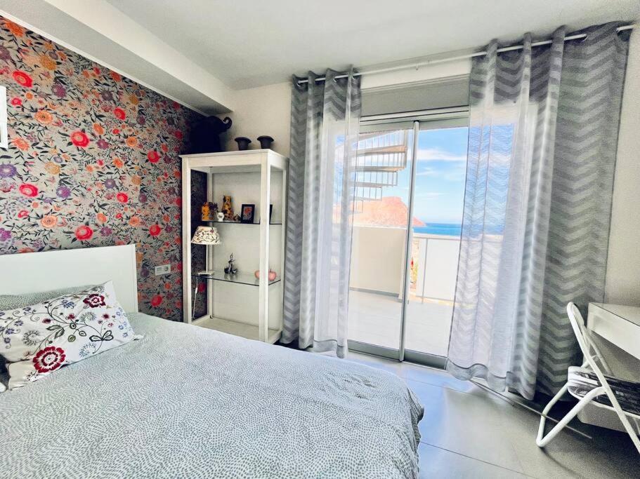 Sea View 2-bedrooms Apartment *